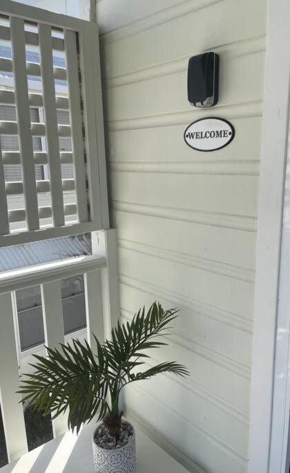 Studio Seaside Self-Contained Apartment マークーラ エクステリア 写真